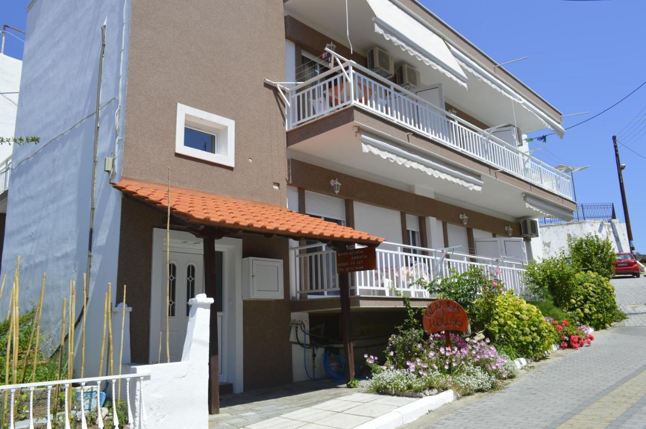 Giannas House Aparthotel Sarti Exteriör bild